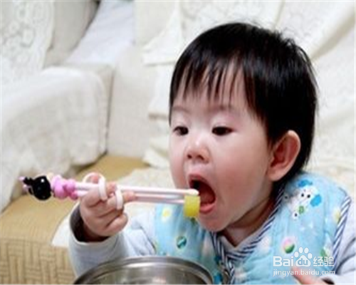 怎么教两岁宝宝使用筷子