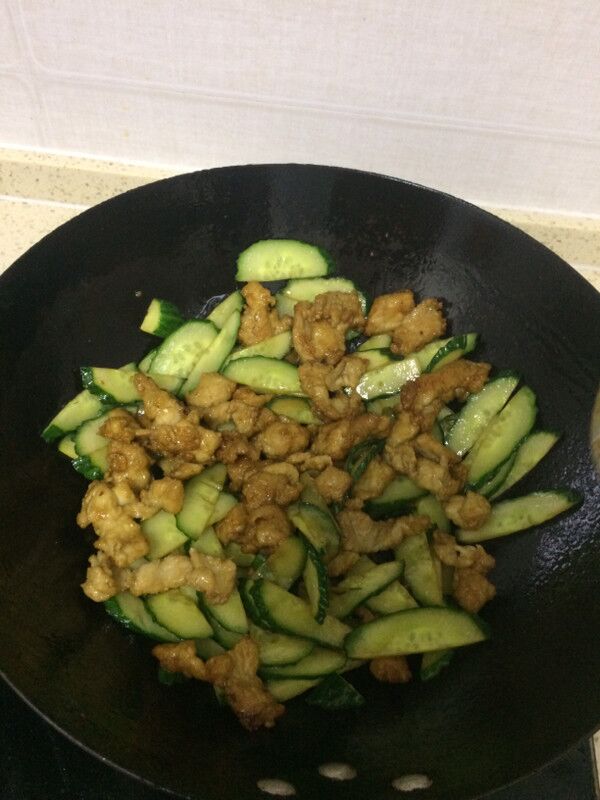 黄瓜炒肉的做法