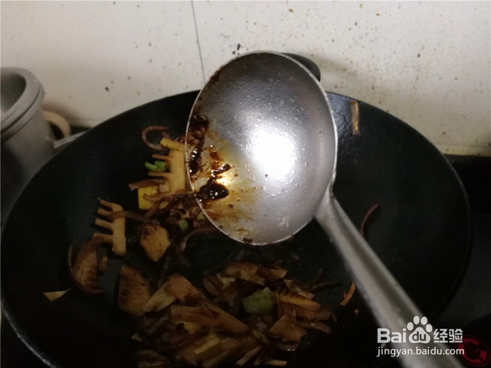 胖头鱼身炖笋片