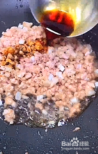 如何制作美味的粉条烧肉末