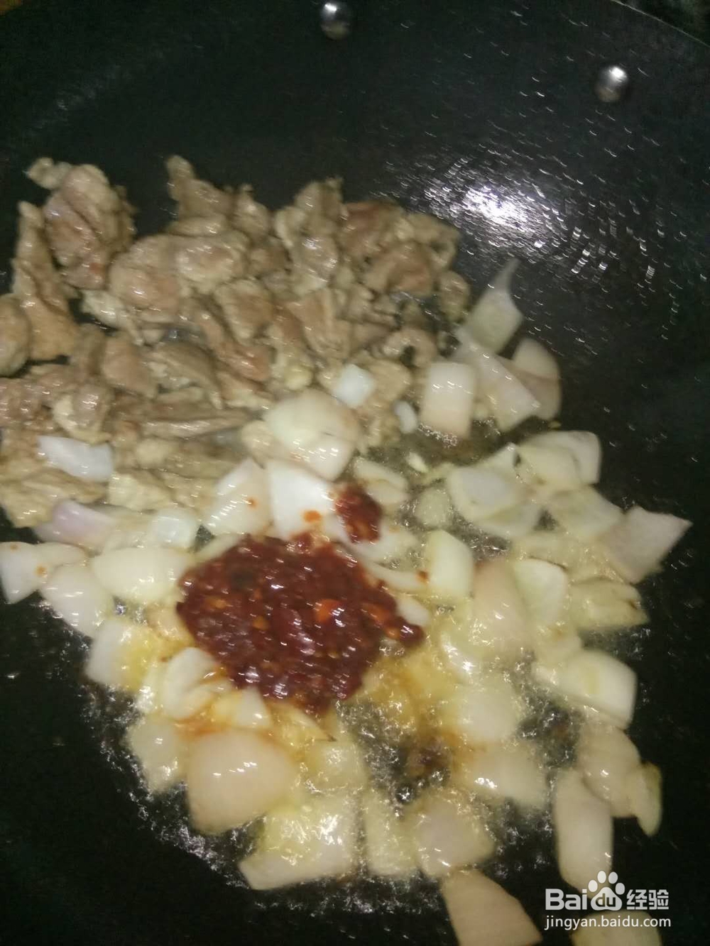 洋葱红椒炒瘦肉的简易做法