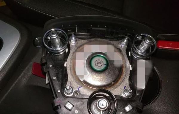 长安cs35主安全气囊怎么从方向盘上拆解下来