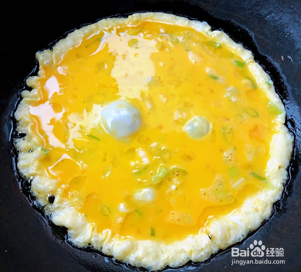 双菇辣白菜炒鸡蛋的做法