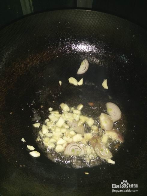 老腊肉葱头炒苦瓜