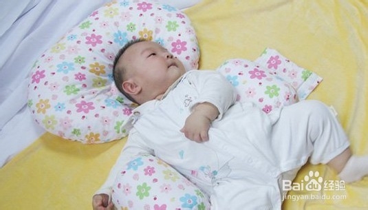 <b>如何选购婴儿枕头？3种婴儿枕头促宝宝大脑发育</b>