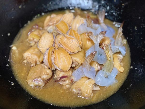 鲜虾鲍鱼鸡翅煲