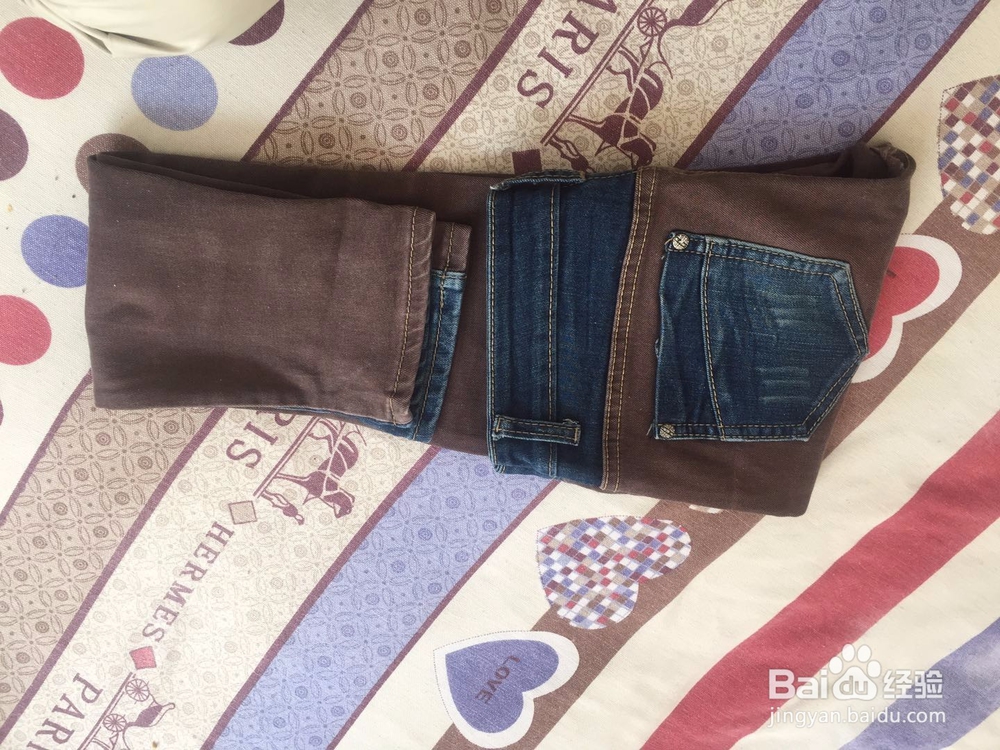 牛仔裤的折叠收纳方法