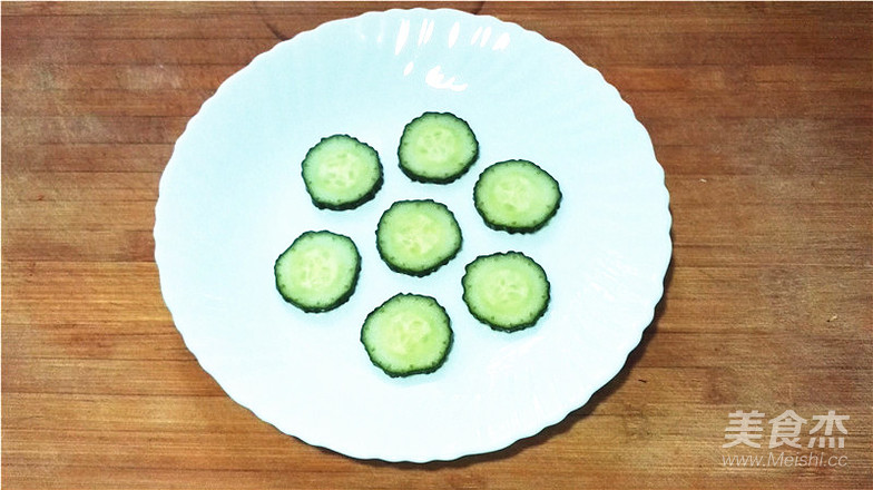 黑椒汁爆青瓜虾球