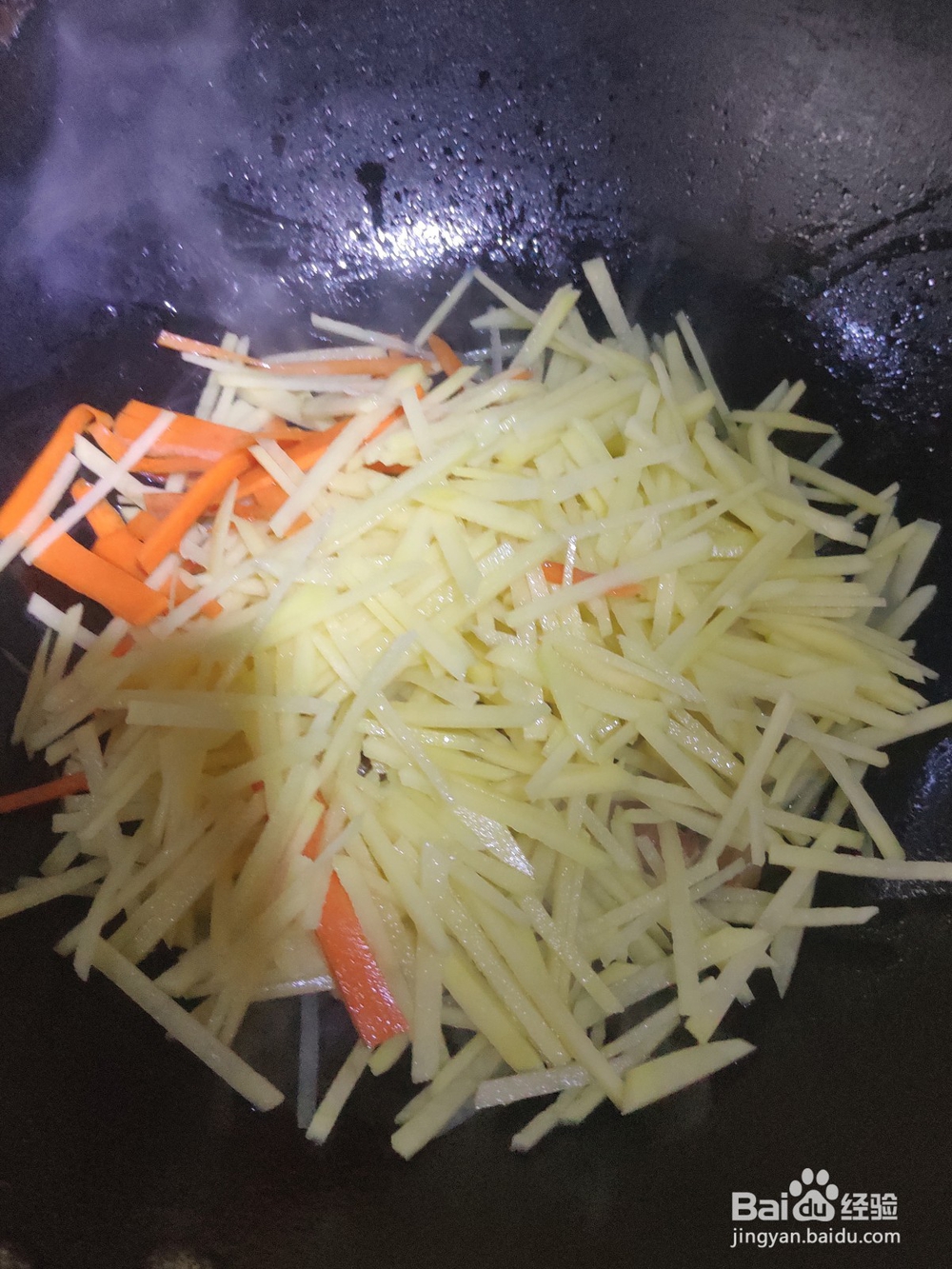 家常菜土豆丝炒肉 加些胡萝卜丝