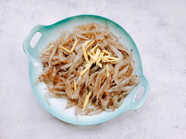鲜美韭菜炒河虾