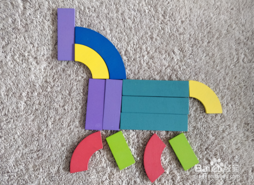 用蒙氏积木怎样拼一匹行走的马呢?