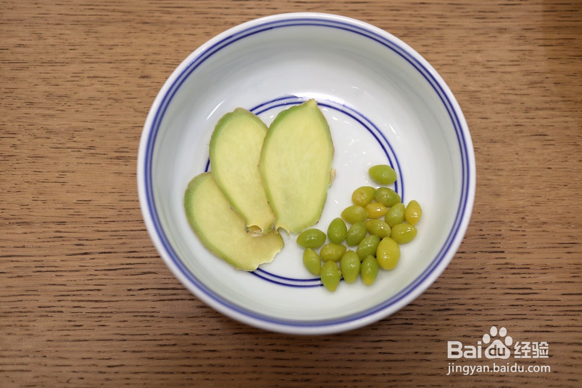 如何做出猪肚白果鸡汤?