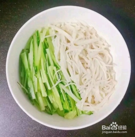 凉拌黄瓜金针菇