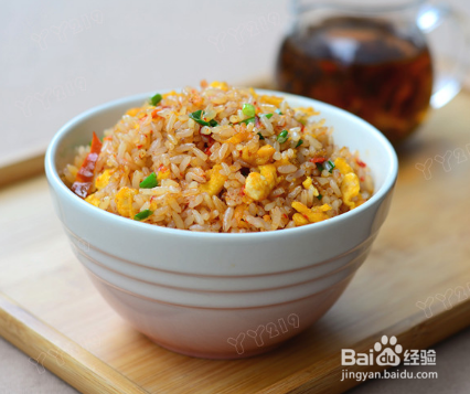 如何做美味正宗的蛋炒饭、红肠炒饭、鱿鱼炒饭
