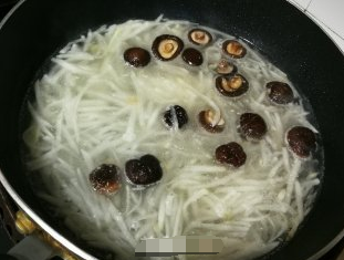 【爱心早餐】教你做百吃不厌的三鲜面