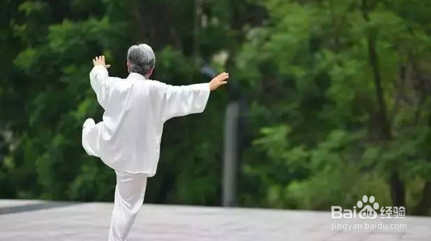 为什么夏季老年人晨练不应太早