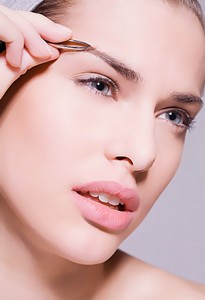 化妆“眉部”彩妆裸妆，彰显骨干气质