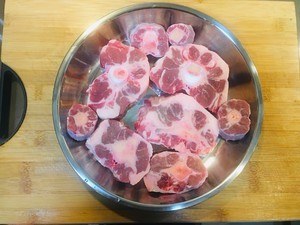 红酒炖牛尾配土豆泥