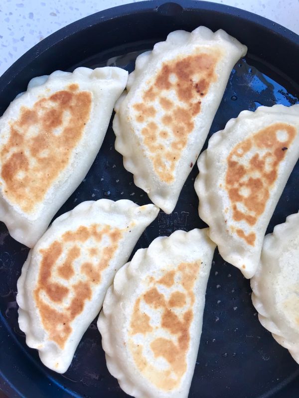 鲜虾贝丁韭菜盒子