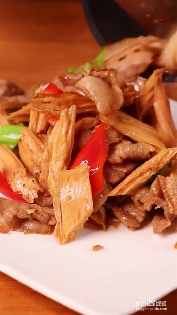 腐竹炒肉的步骤