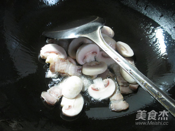 鸡毛菜蘑菇煮鸭血