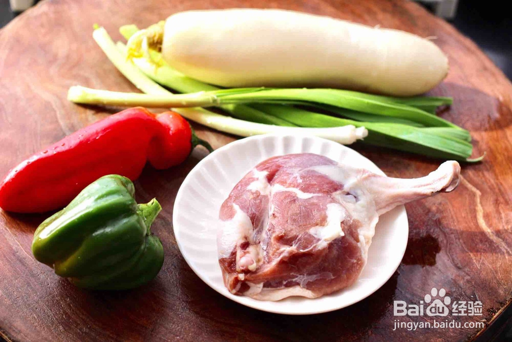 怎么做萝卜双椒啤酒炖鸭