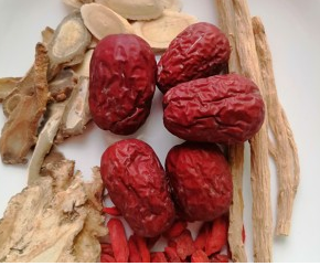 补气血的田七鸡汤