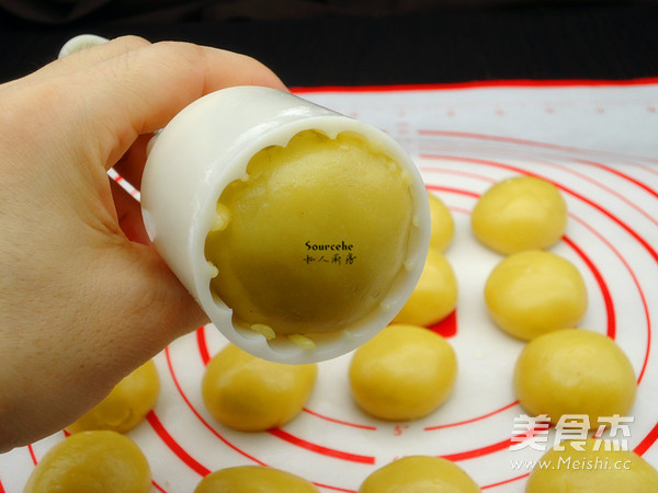 广式栗子豆沙月饼