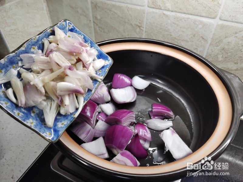 砂锅三杯生蚝焗鸡的做法