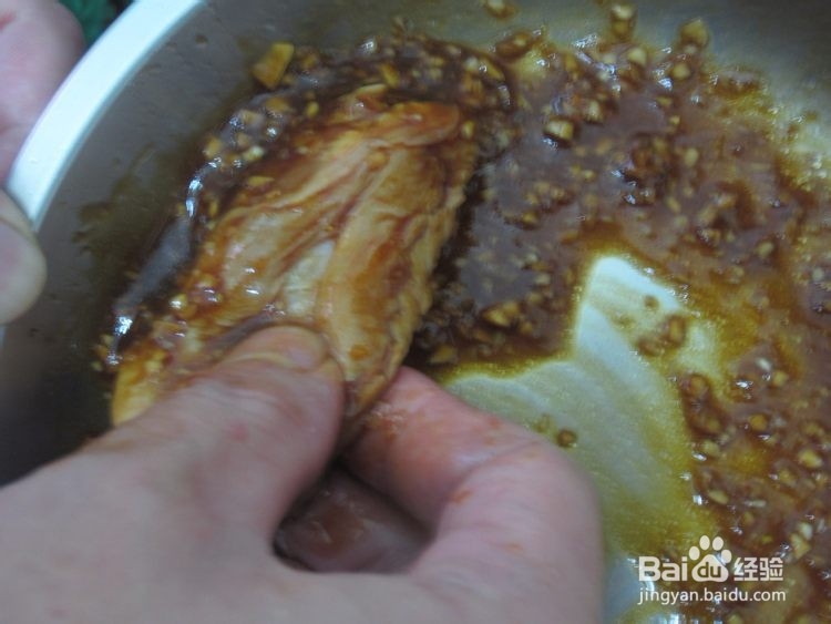 黑椒脆皮鸡翅的做法