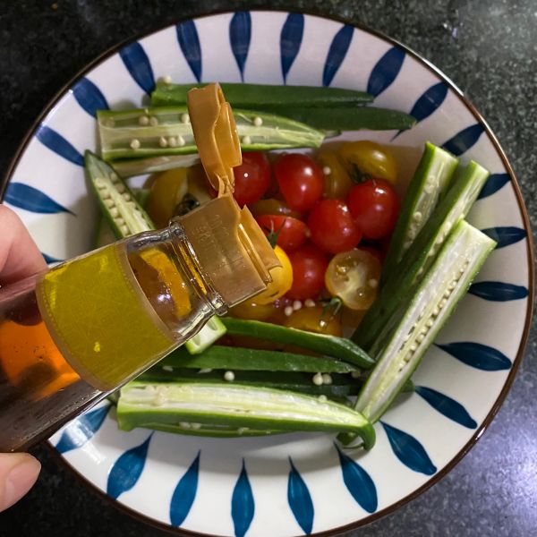 青花椒盐风味三文鱼蔬菜沙拉空气炸