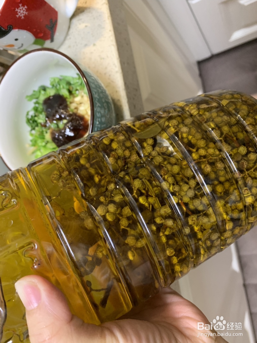 香味浓郁的凉拌折耳根