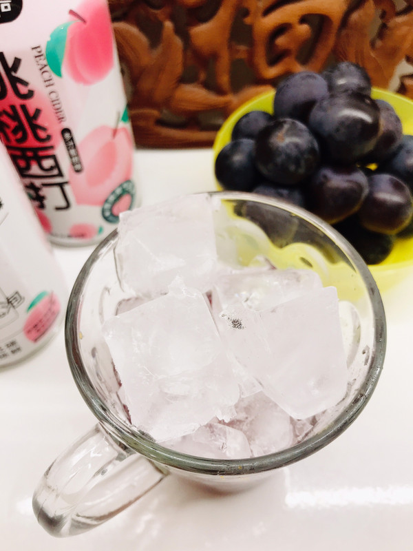 桃桃西打葡萄气泡水