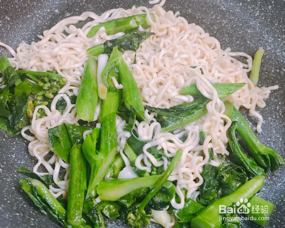 香香脆脆的芥蓝肉片炒面