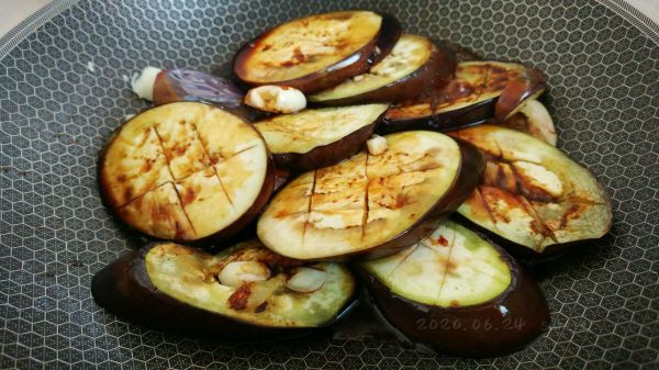 酒酱蒜香焖茄子