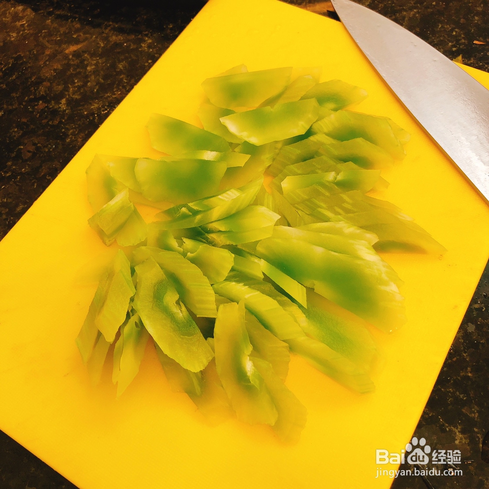 简单无压力做莴笋炒肉片