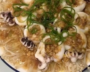 怎么做蒜香金针菇墨鱼仔