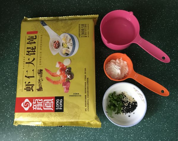 冰花虾仁大馄饨