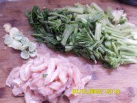 芹菜炒鸡肉的做法