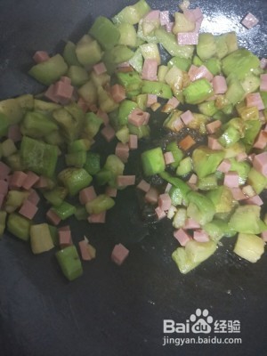 火腿茄子炒饭怎么做?