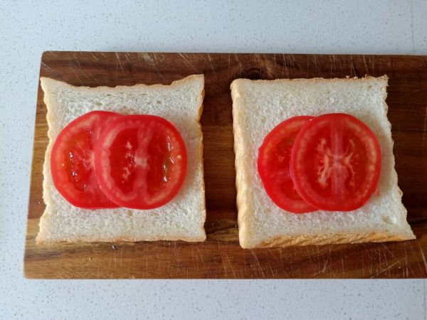 番茄乳酪鸡蛋三明治