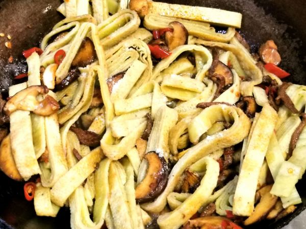 香菇肉丝绿豆粉