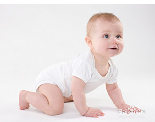 宝宝学爬行时要注意什么？
