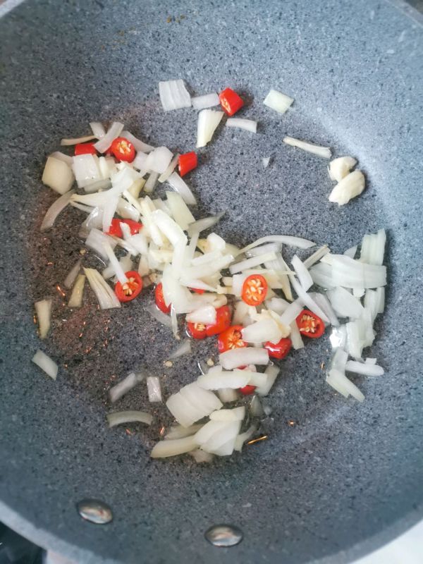 爱吃番茄的小伙伴不能错过的番茄肥牛煎蛋面