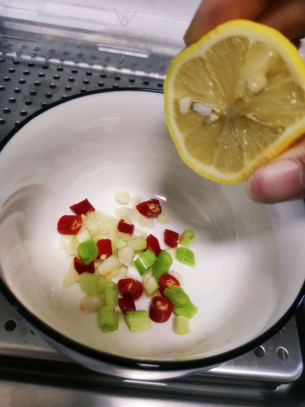 减脂灵魂豆腐拌金针菇