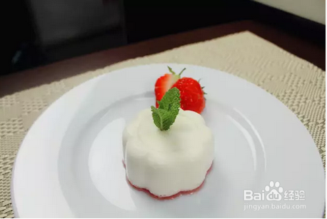 颜值超高的草莓椰糕