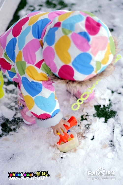 雪中宝贝俏表情(组图)