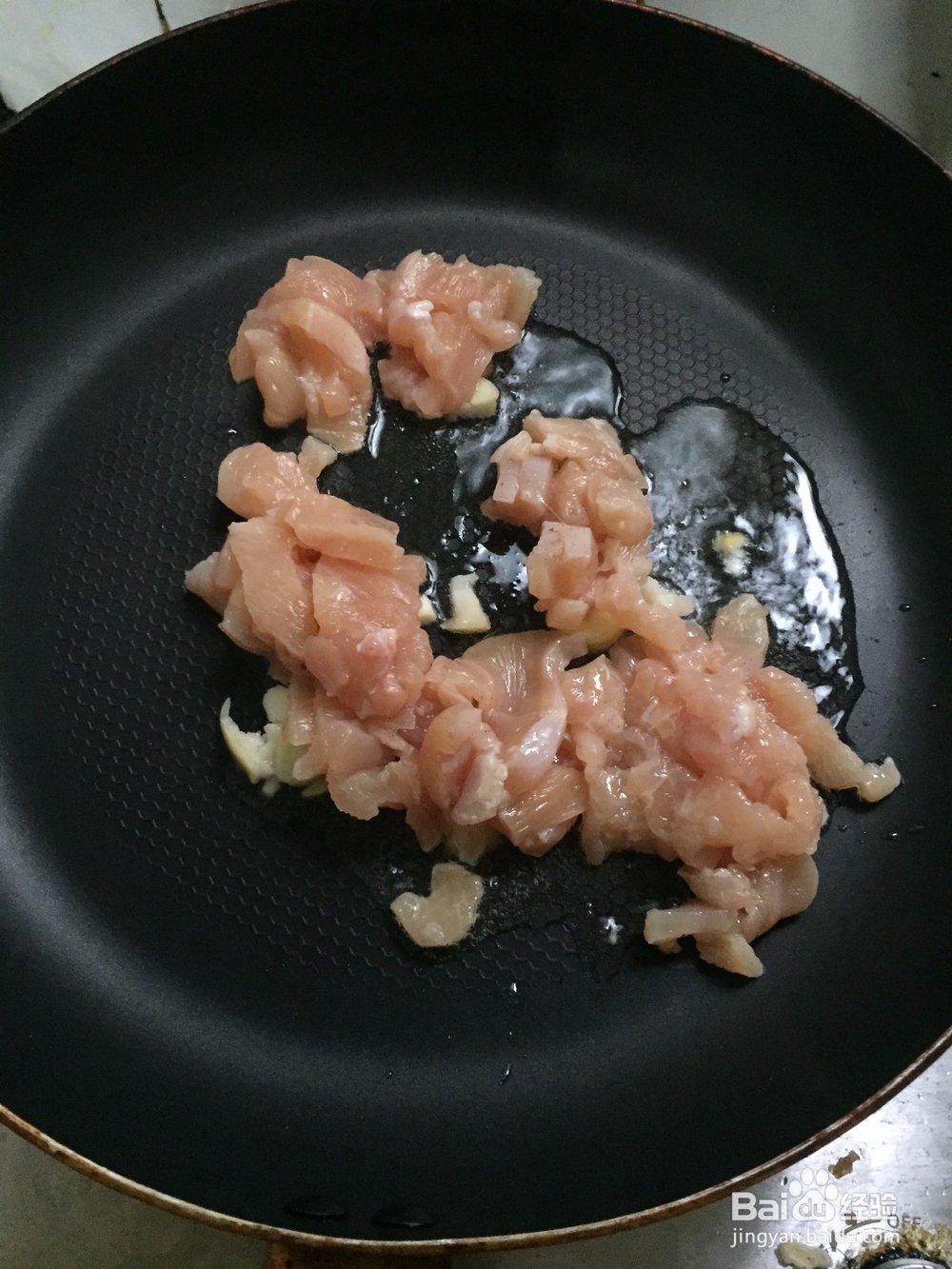 怎样做蘑菇炒鸡脯肉