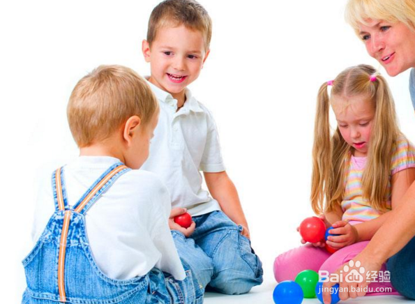 一岁之内的宝宝，家长要如何陪伴他？