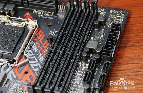 为什么电脑主机内存条要隔行插？